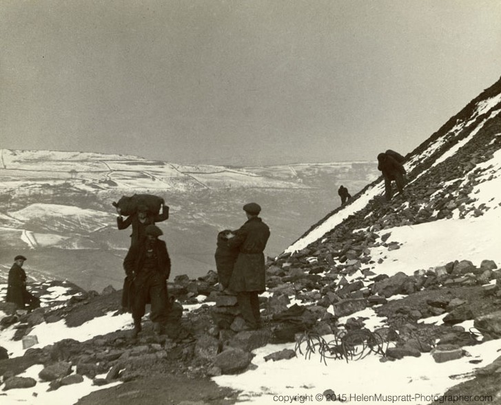 Miners picking coal, S Wales 1937 (Helen Muspratt)