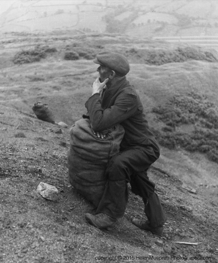 Welsh Miner picking coal 1937 (Helen Muspratt) 